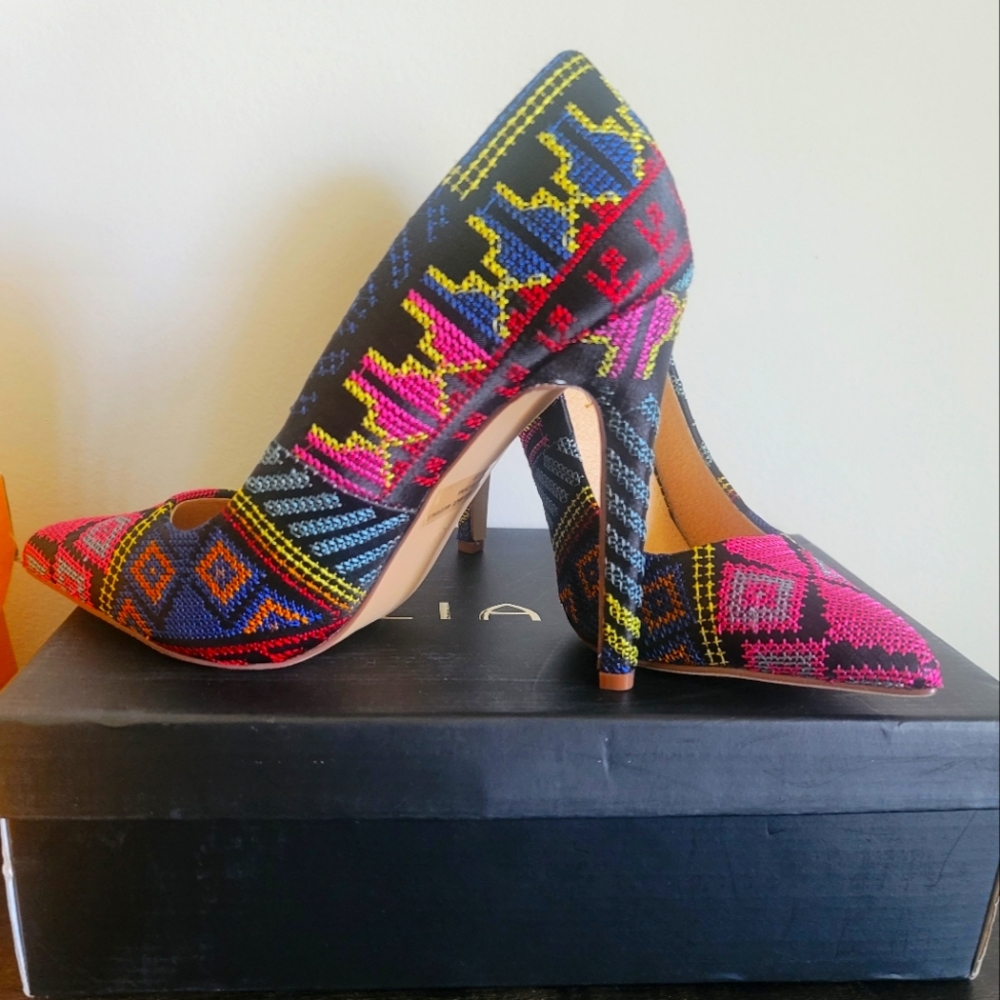Size 8 Multi-Color Heel